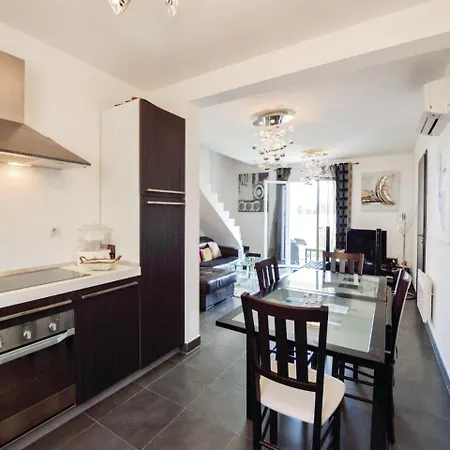 Three-bedroom Holiday In Lucciana *