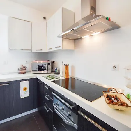 Three-bedroom Holiday In Lucciana * Lucciana